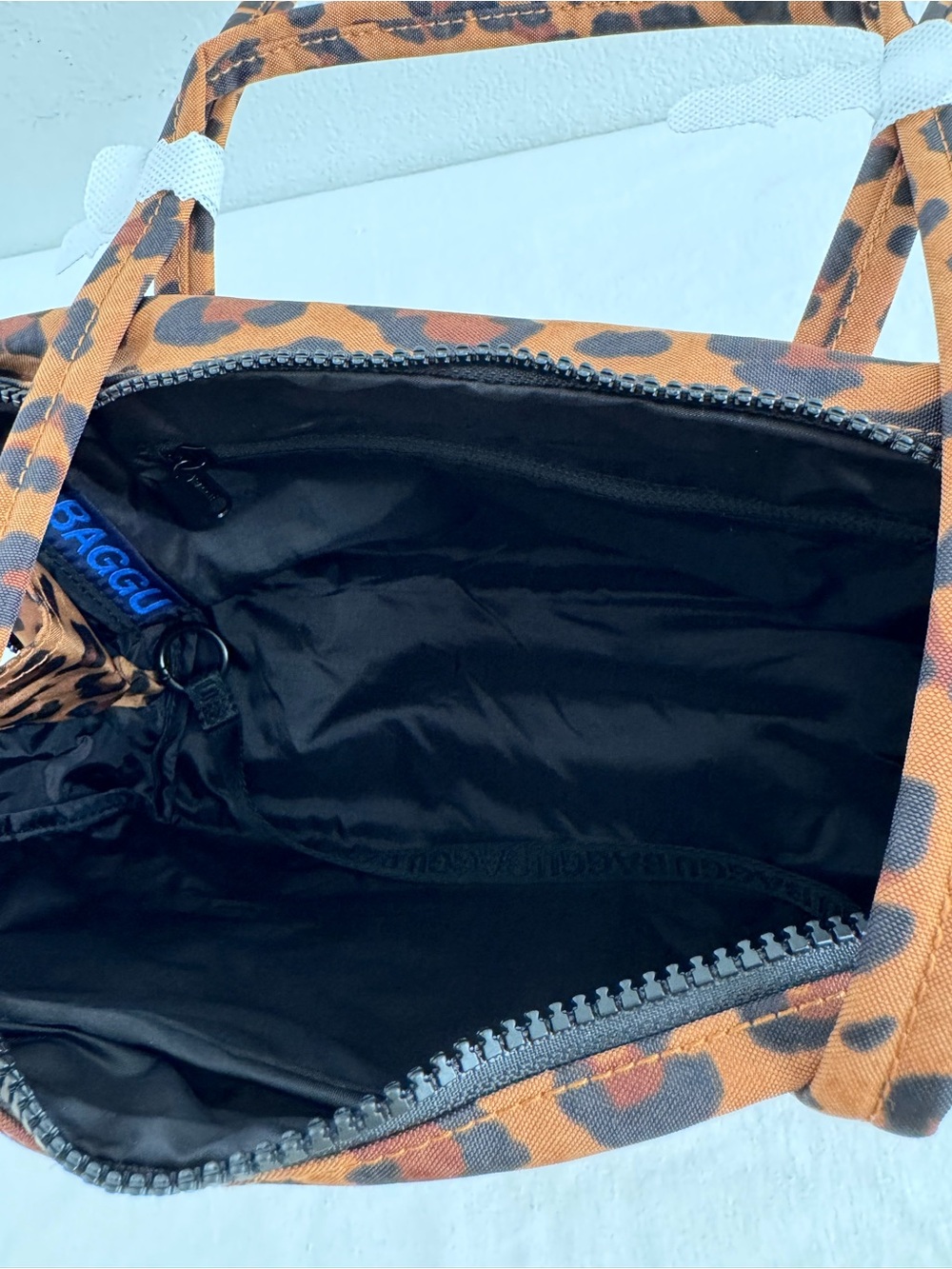 NWT Baggu Nylon Bowler Bag Leopard - Picture 5 of 5
